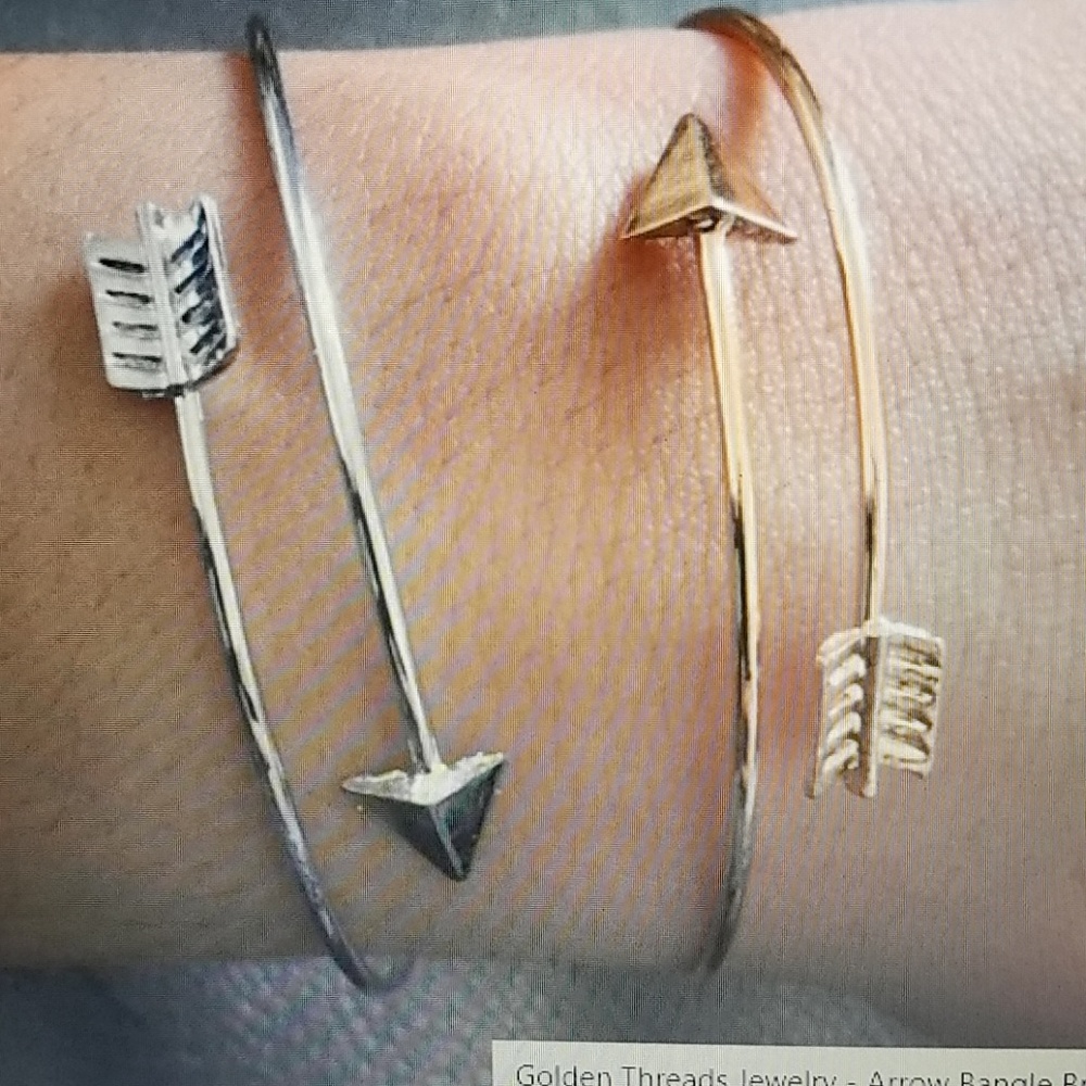 🎉HP🎉 Arrow Bangle Bracelet Gold